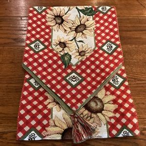 County Farmhouse Sunflower and bumblebee table runner